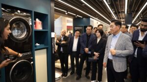 Samsung's New AI Innovations Highlighted in Mumbai Visit by CEO