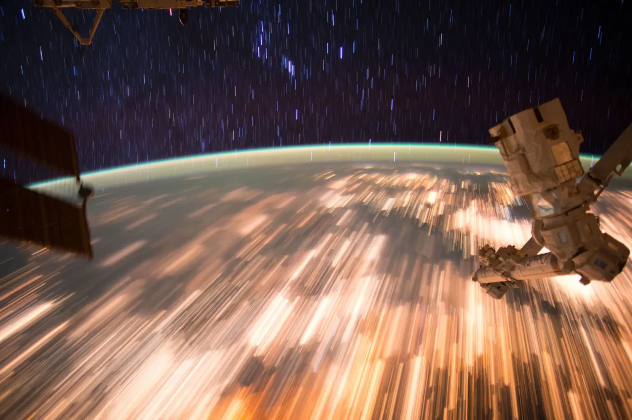 Spacecraft Captures Its Own Re Entry into Earth from Space