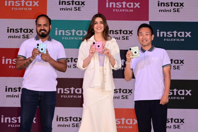 Fujifilm India Unveils Stylish instax mini SE with Kriti Sanon