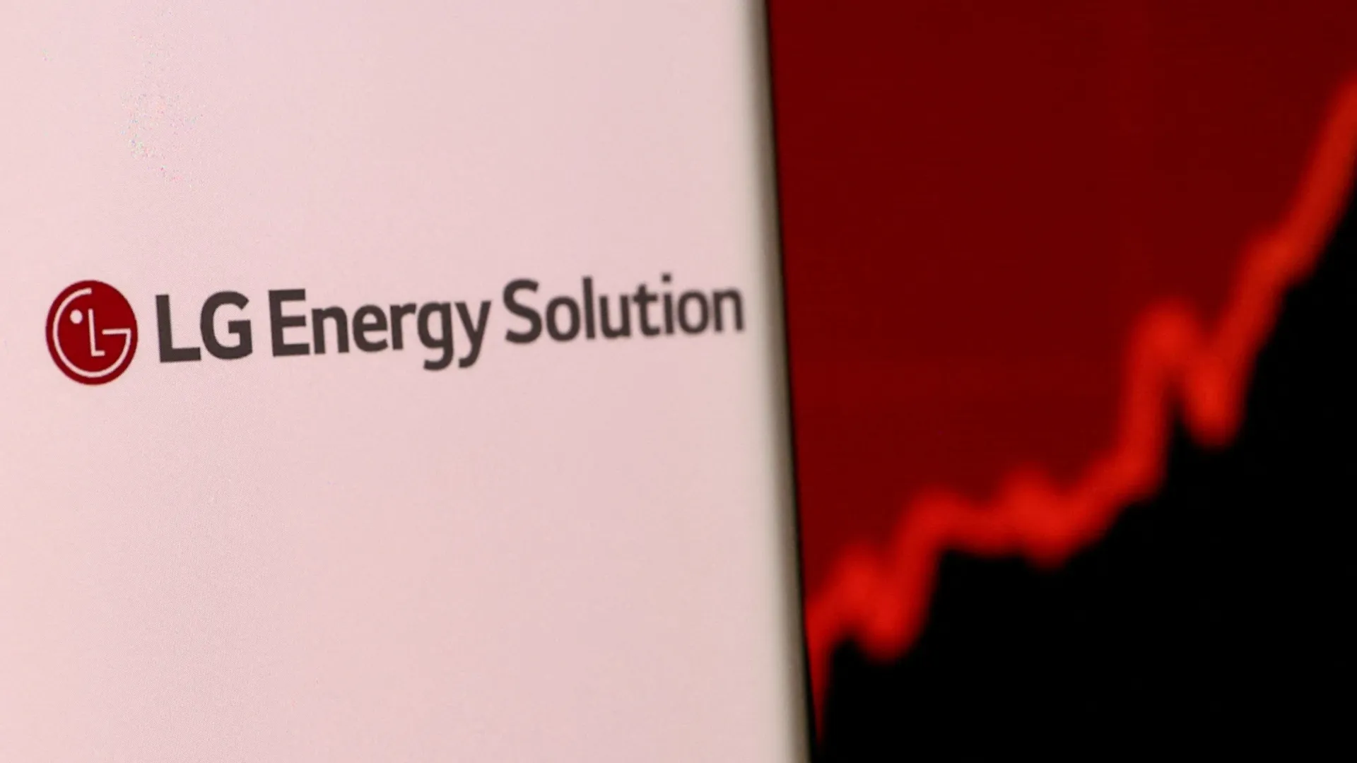 LG Energy Solutions Shares Gain Over 1% Despite Dip In Profits