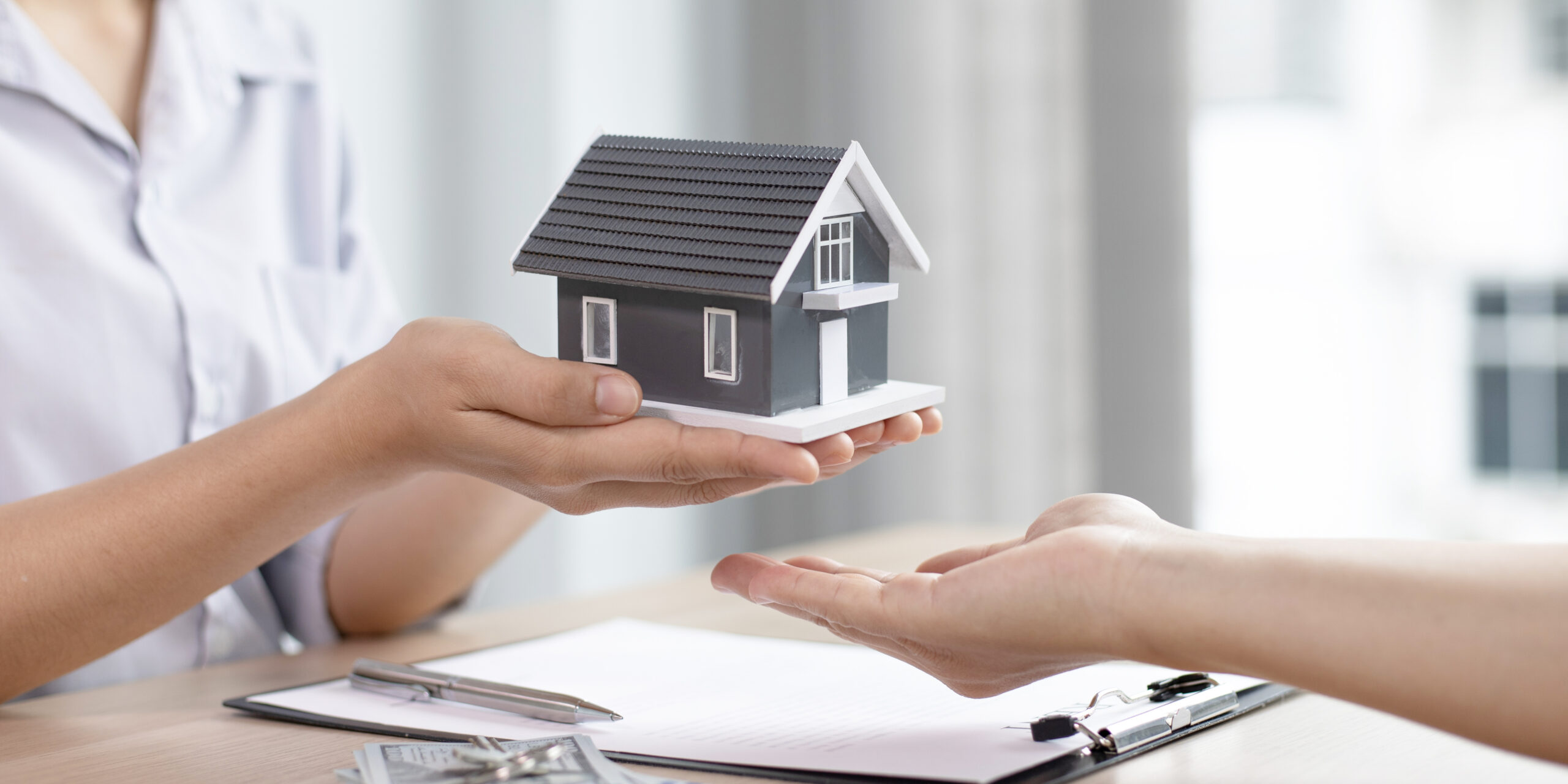 Factors to Consider When Choosing a Home Insurance Policy scaled